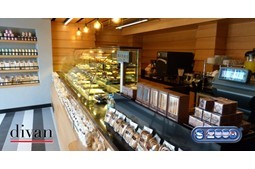 Divan, Anatolium Şubesi'nin Pasta Teşhir Dolaplarını S2000 Endüstriyel Mutfak İmzası Divan, Anatolium Şubesi'nin Pasta Teşhir Dolaplarını S2000 Endüstriyel Mutfak İmzası
