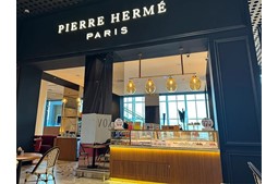 Pierre Herme İstanbul Havalimanı Şubesinde S2000 İmzası Pierre Herme İstanbul Havalimanı Şubesinde S2000 İmzası