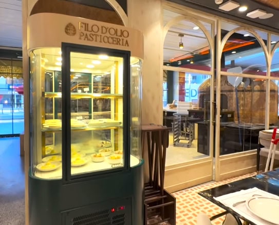 Filo Dolio Restaurant Yeşil Beyaz Boyalı Soğuk teşhir dolabı