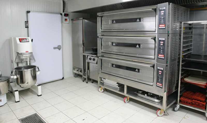 Hotel Kitchen Project Pizza Oven, mixer and dough kneading machine